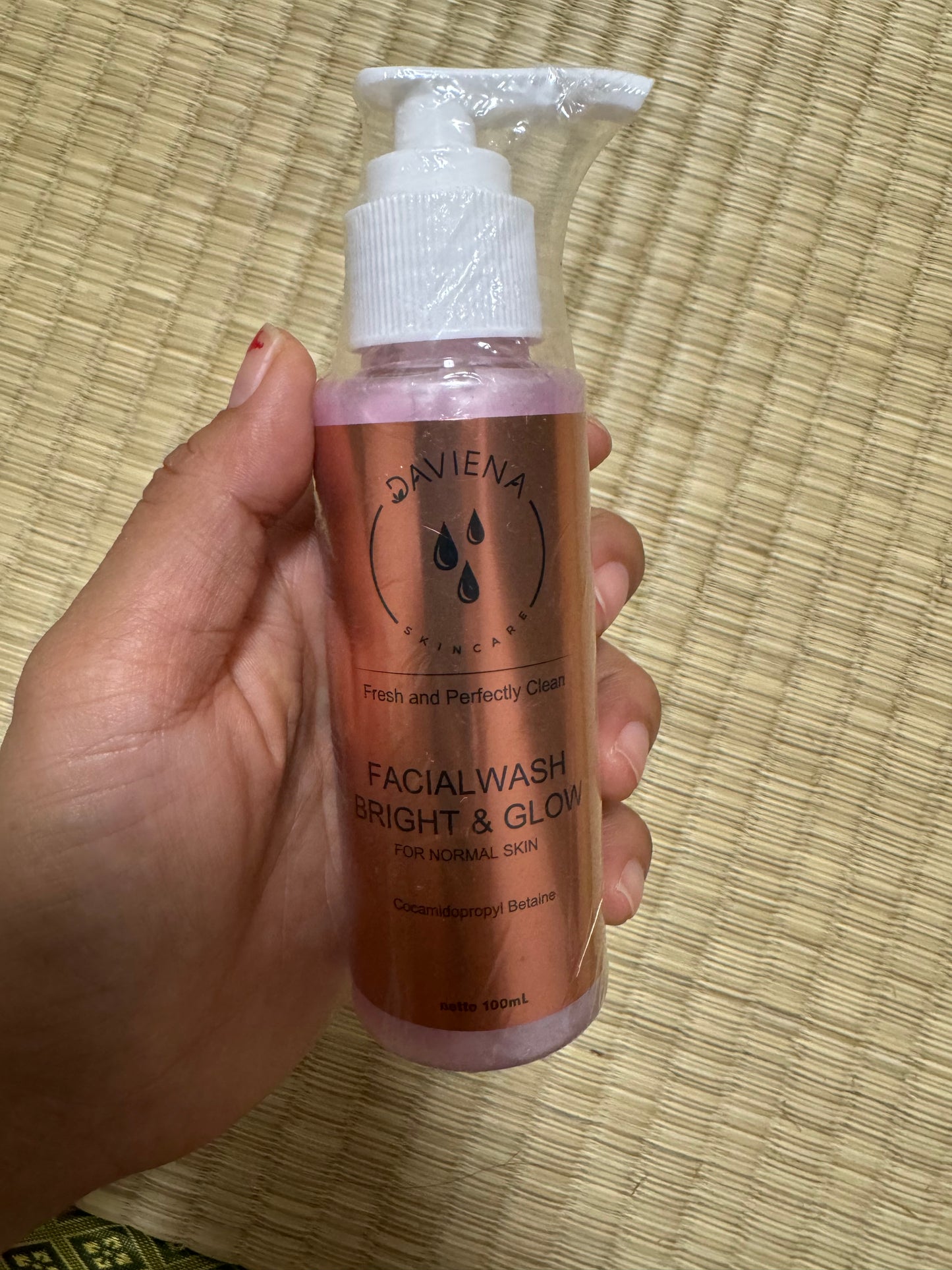 Daviena Facial wash Bright