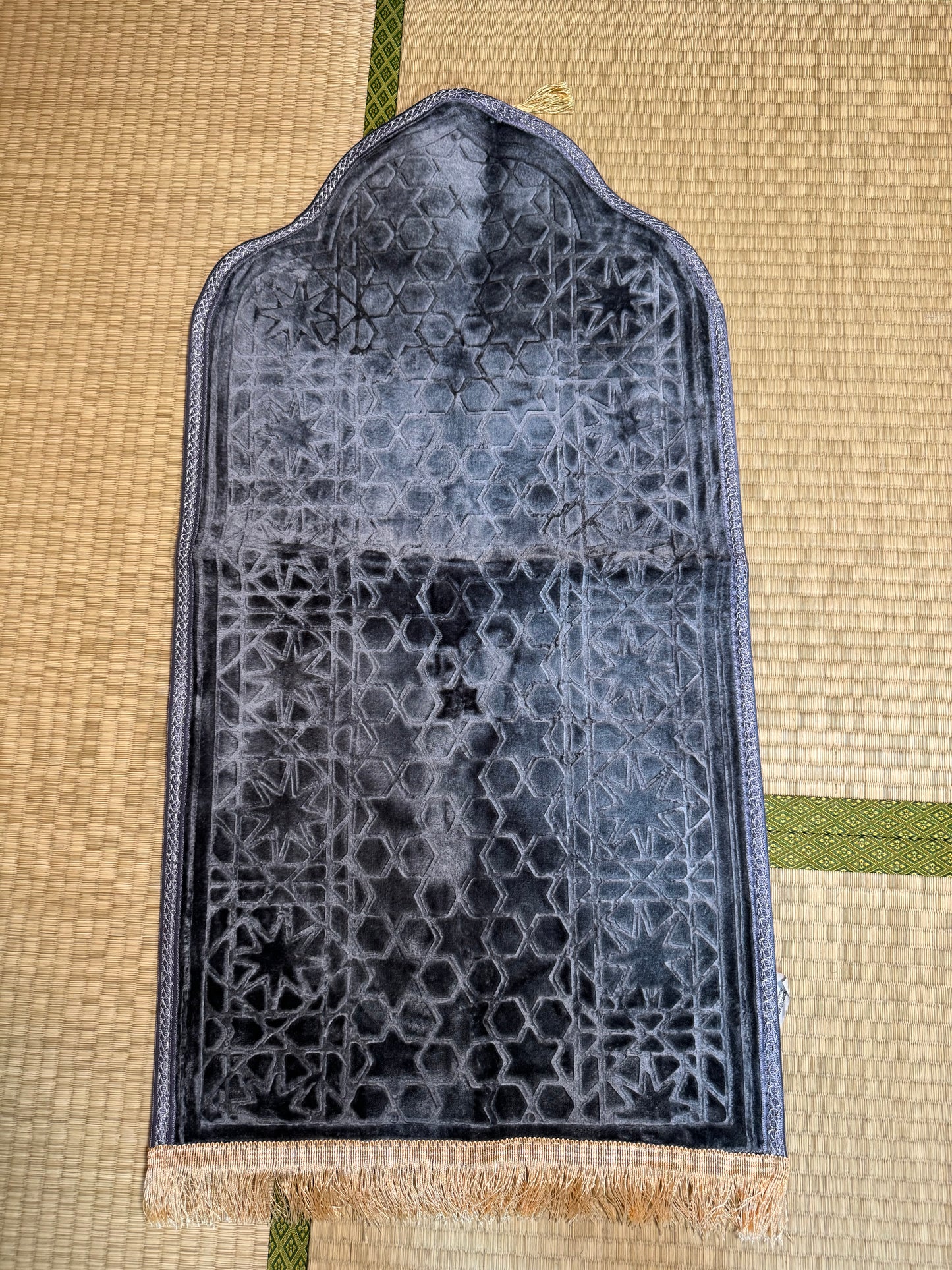 Sajadah Kubah Polos Anti Slip Medium 50x100 cm