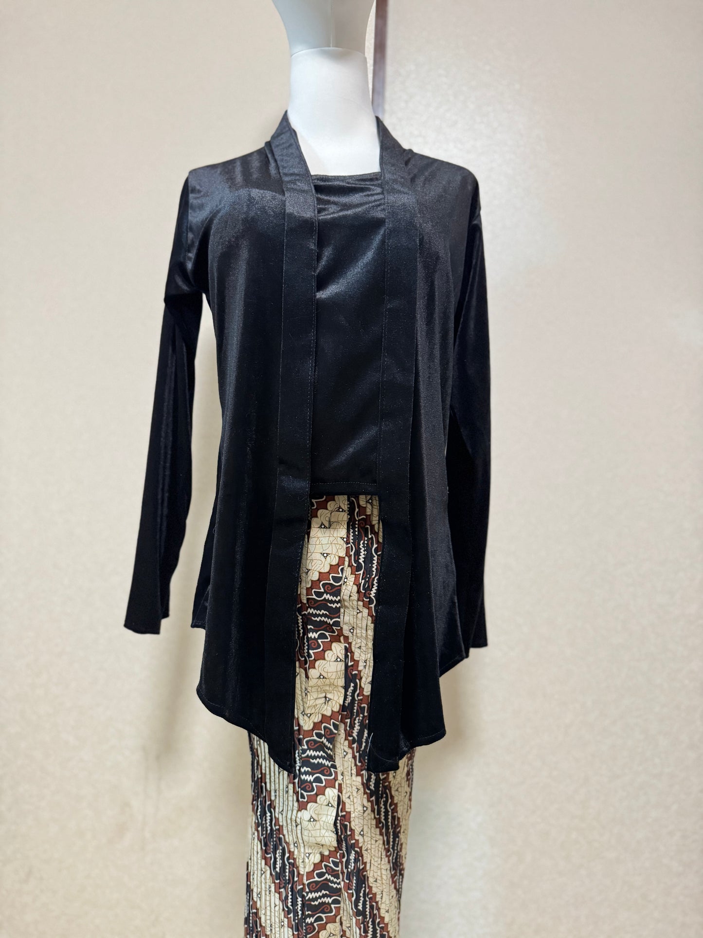 Set Kebaya Kutubaru Wanita