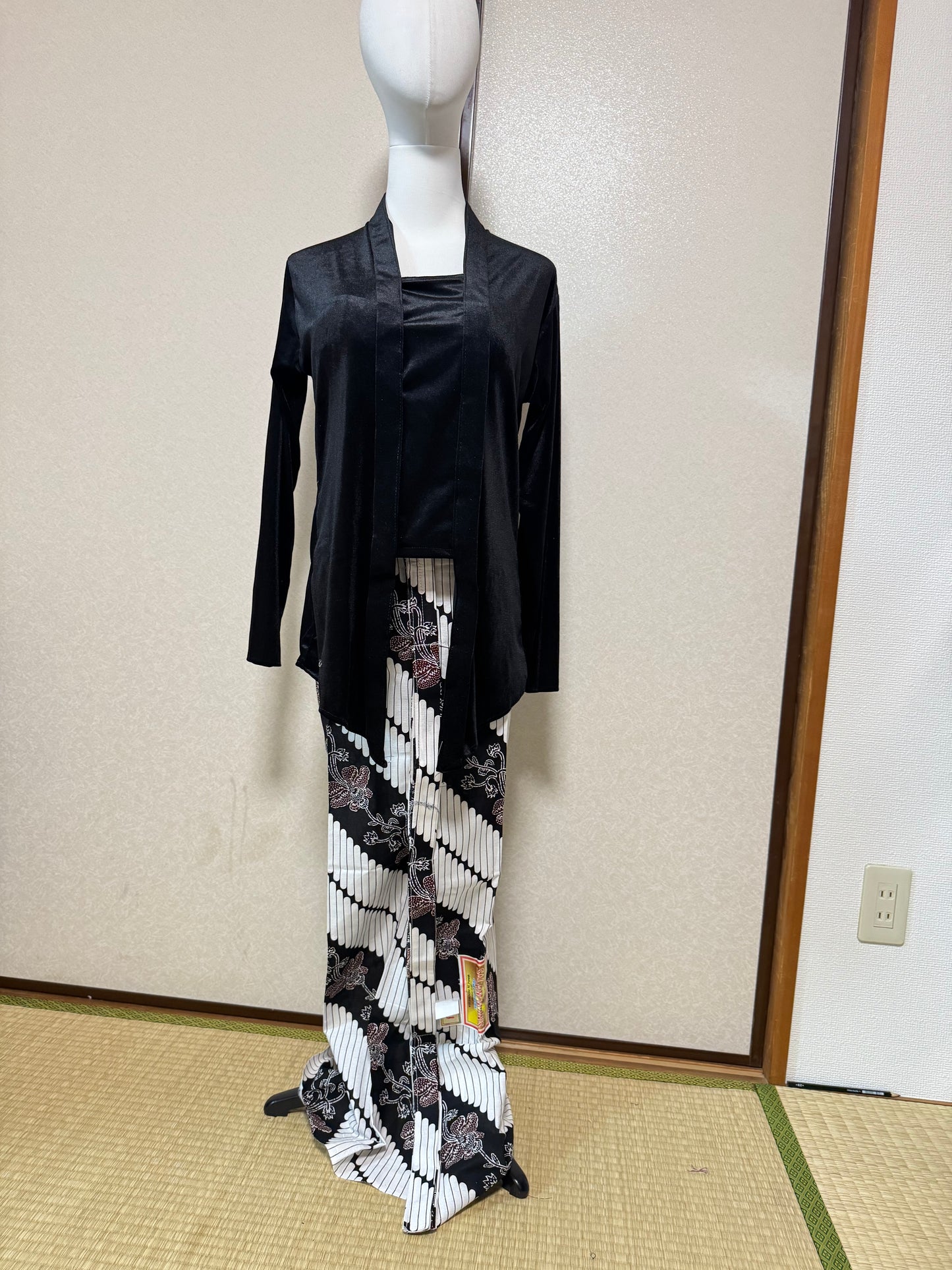 Set Kebaya Kutubaru Wanita