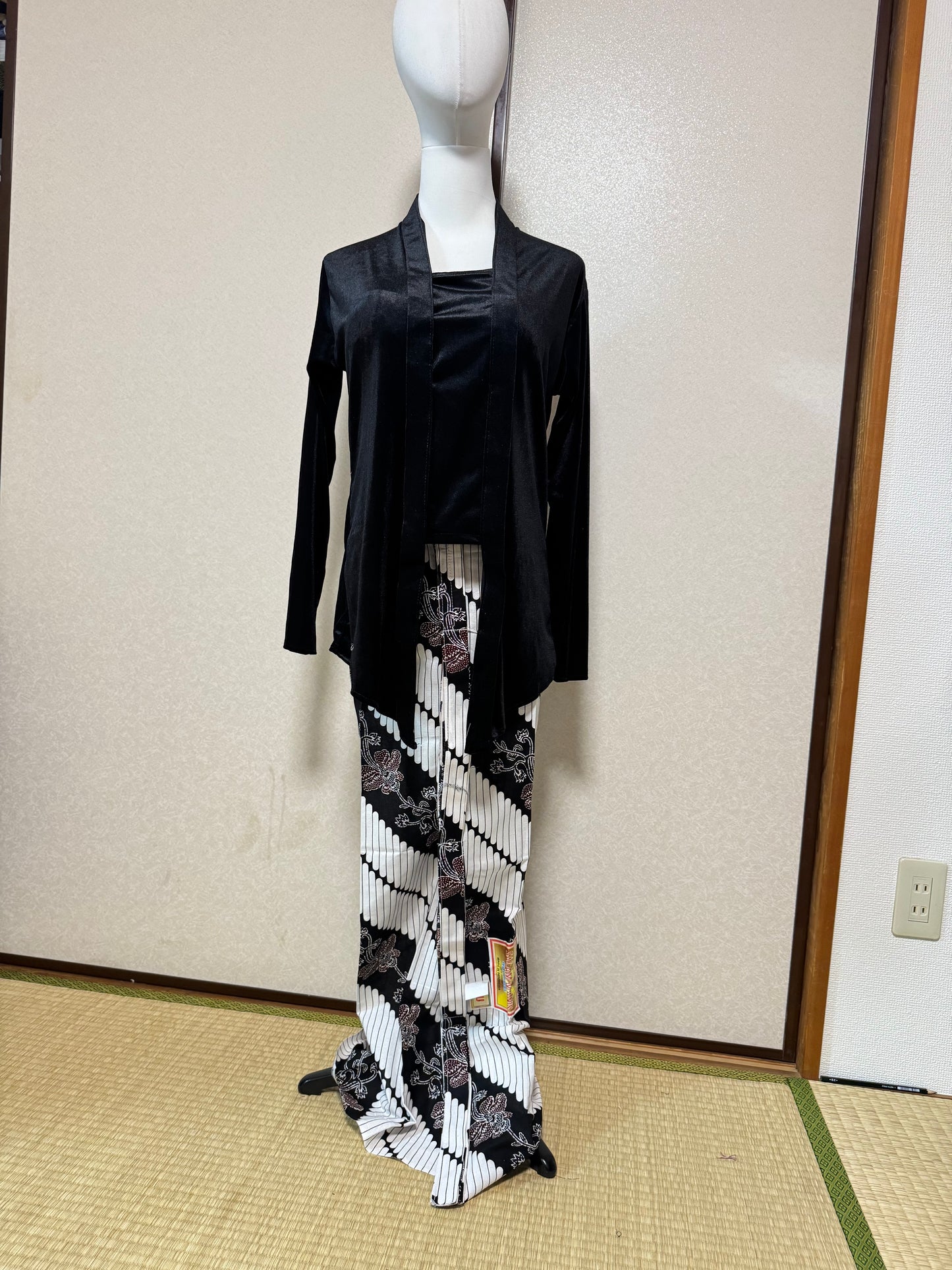 Set Kebaya Kutubaru Wanita