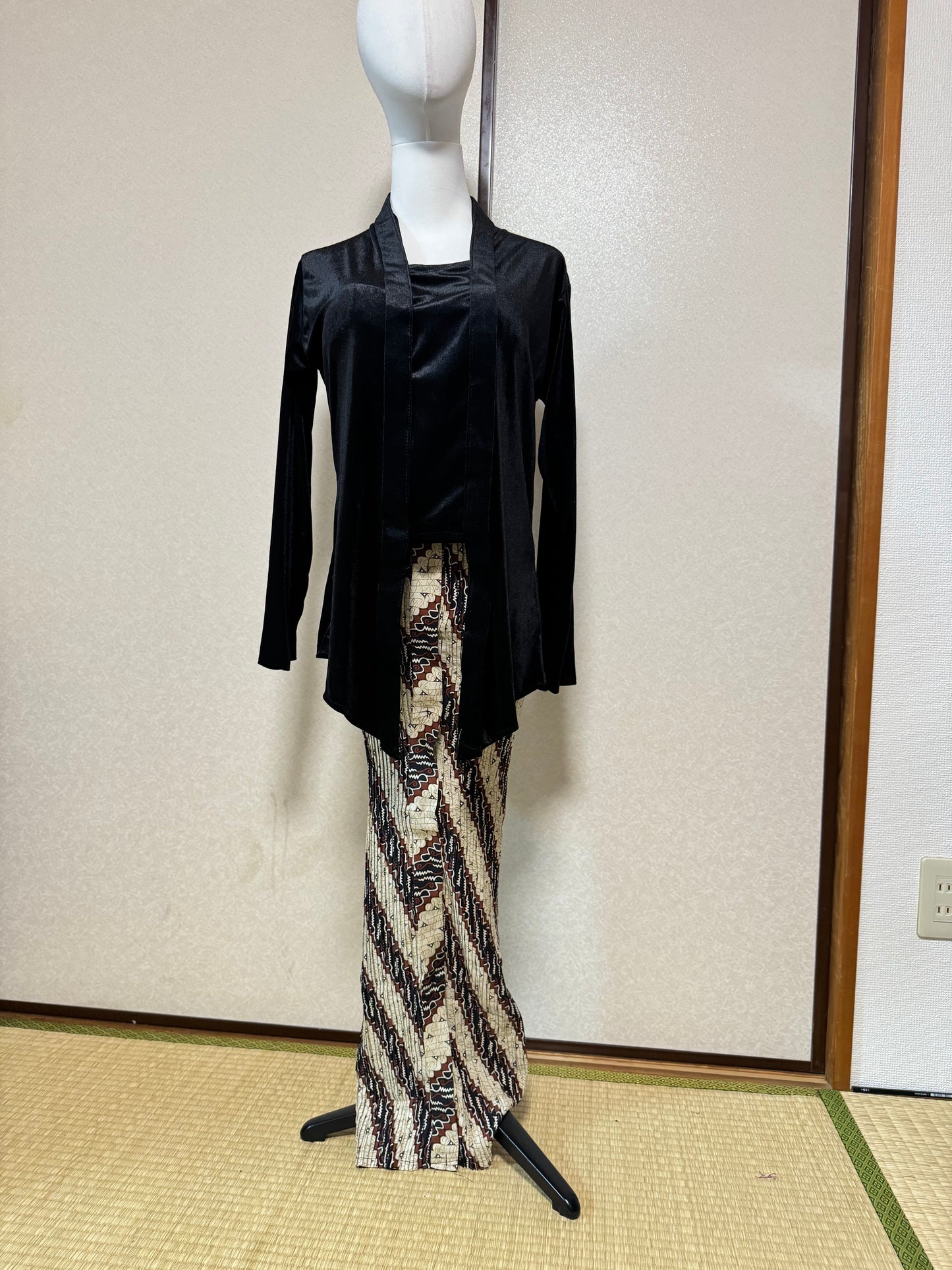 Set Kebaya Kutubaru Wanita