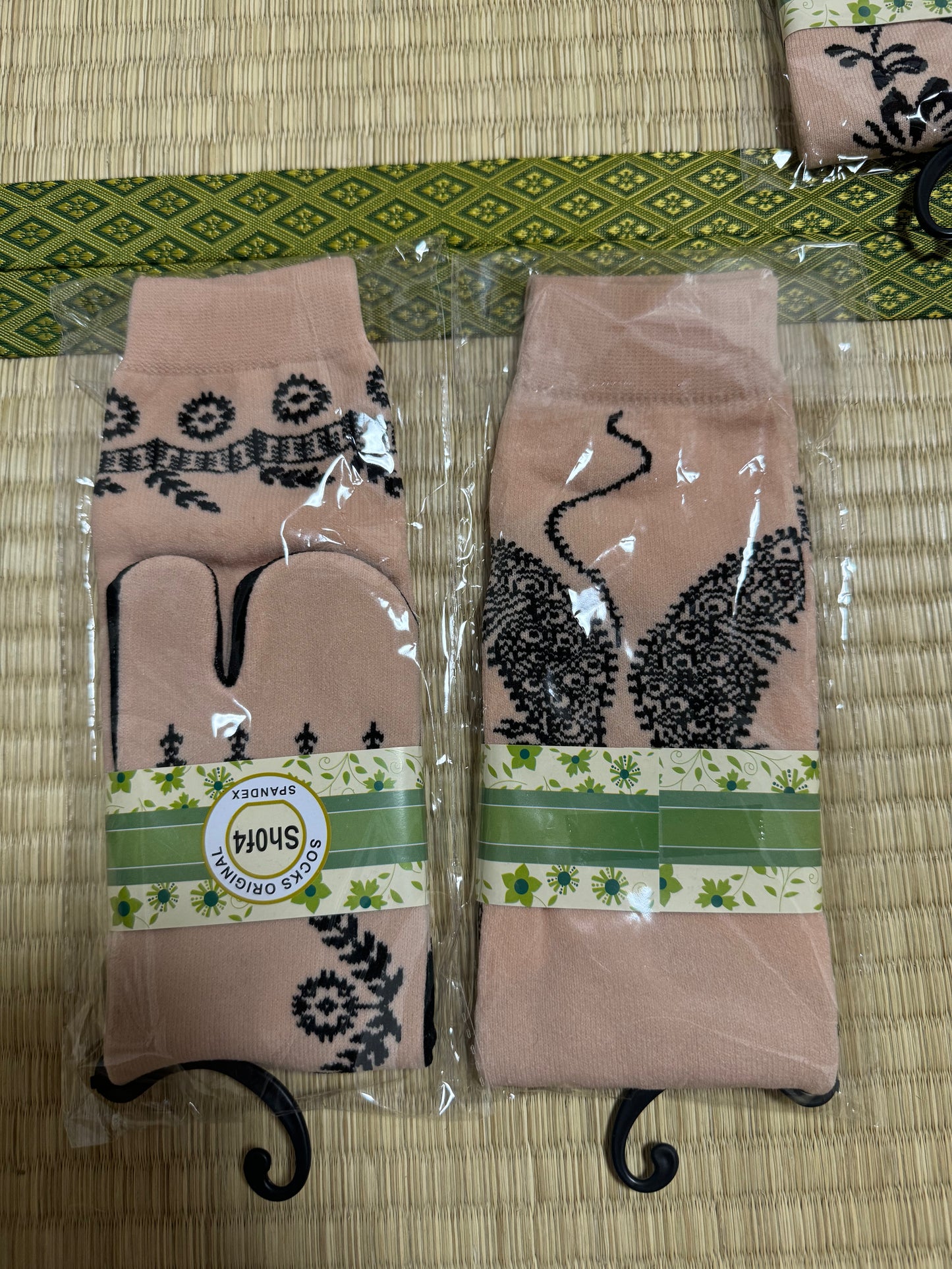 Kaos Kaki Panjang